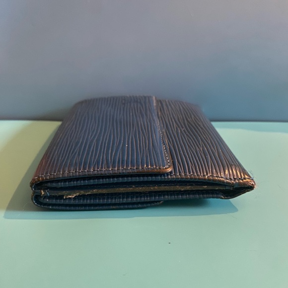 PRE💖LOVED Louis Vuitton tri-fold Epi Blue Wallet - Picture 2 of 13